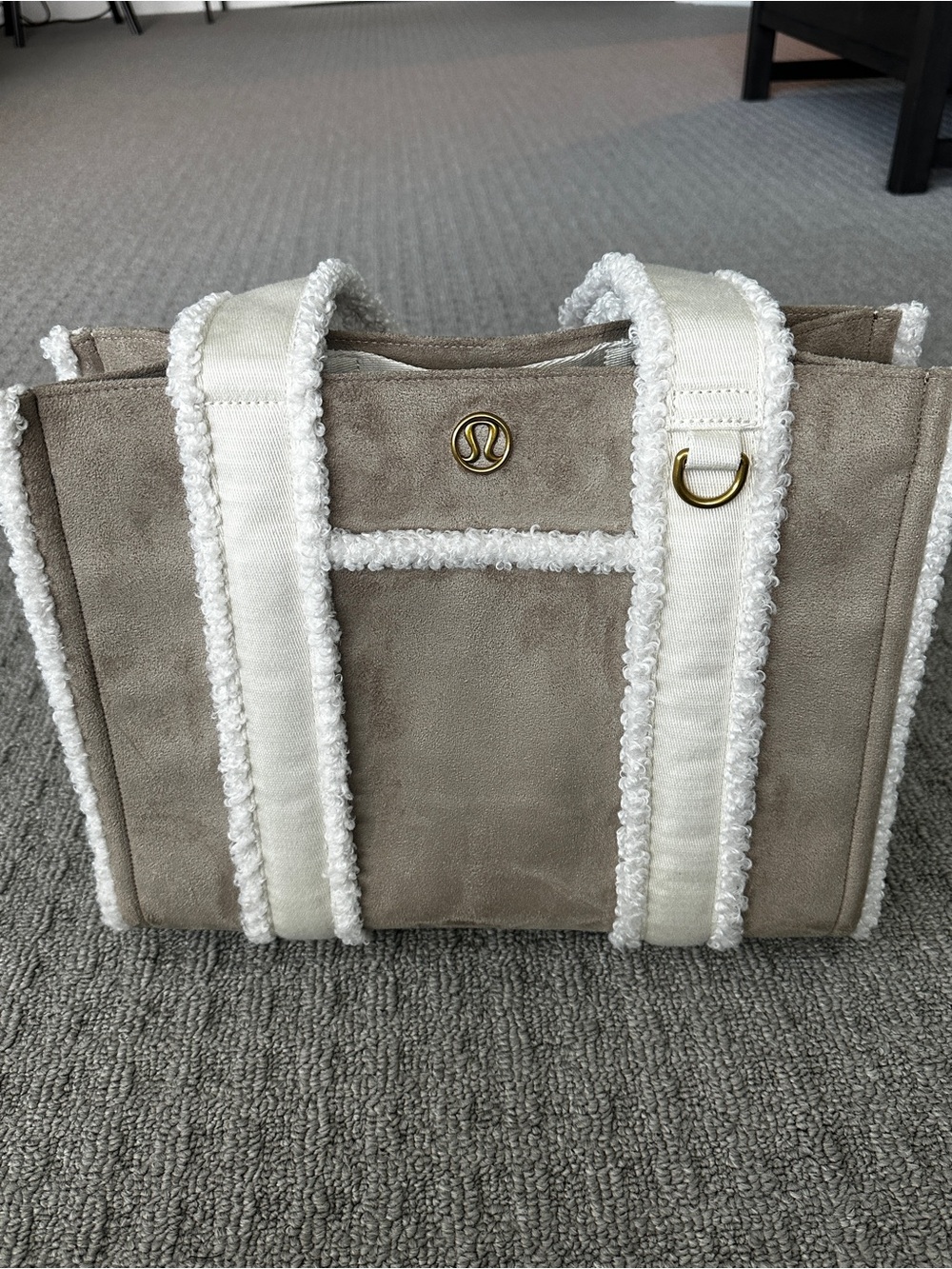 Lululemon Boxy Tote Bag 10L Faux Shearling Trims Sheer Oak Light Ivory Antique B